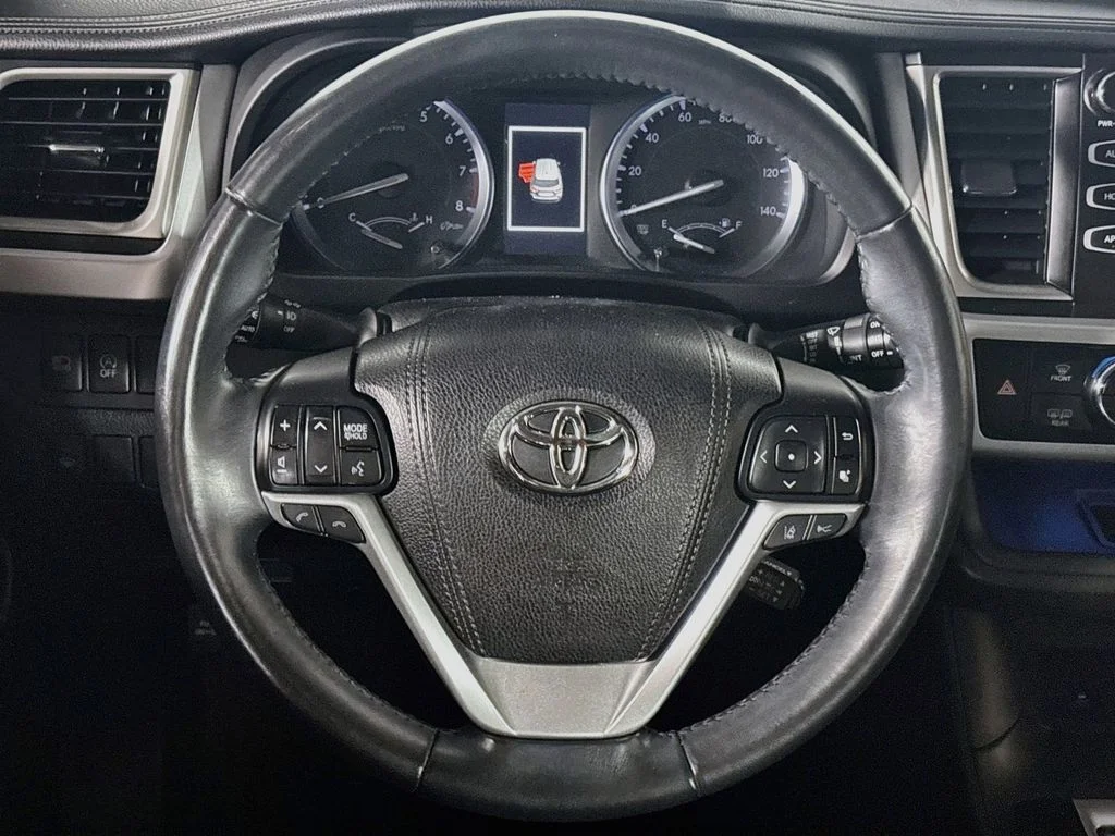Used 2017 White Toyota SE image 13
