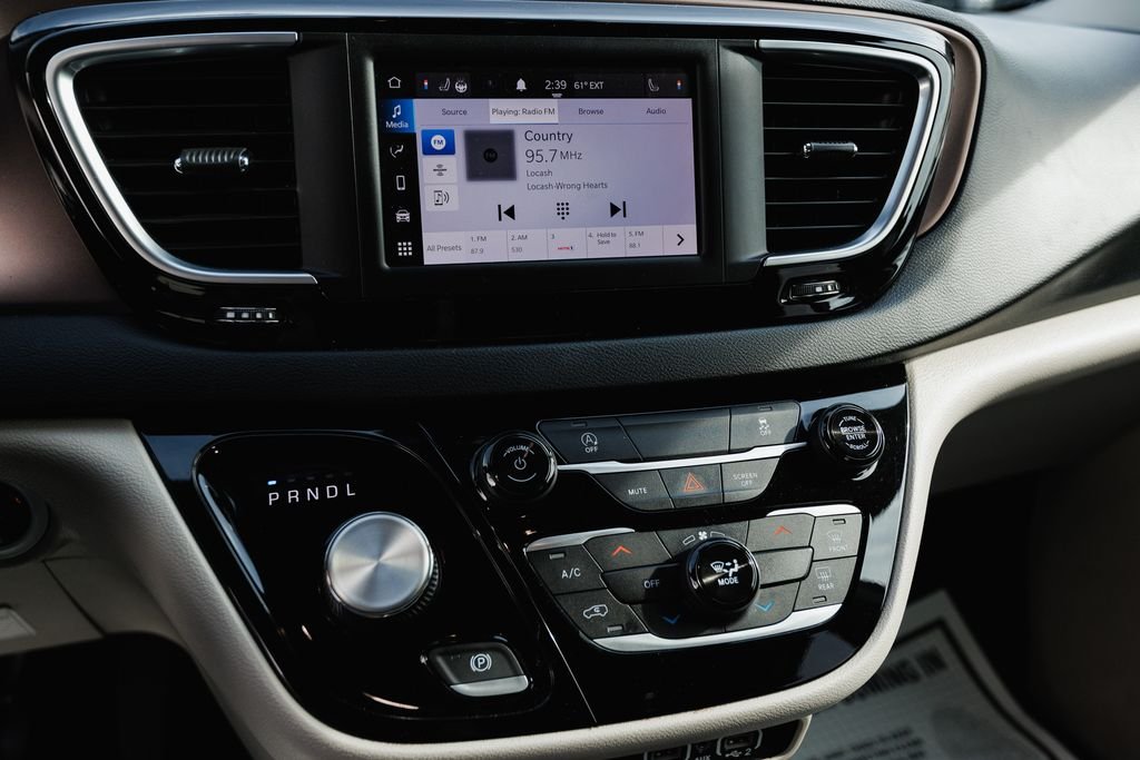 2023 Chrysler Voyager LX - Photo 36