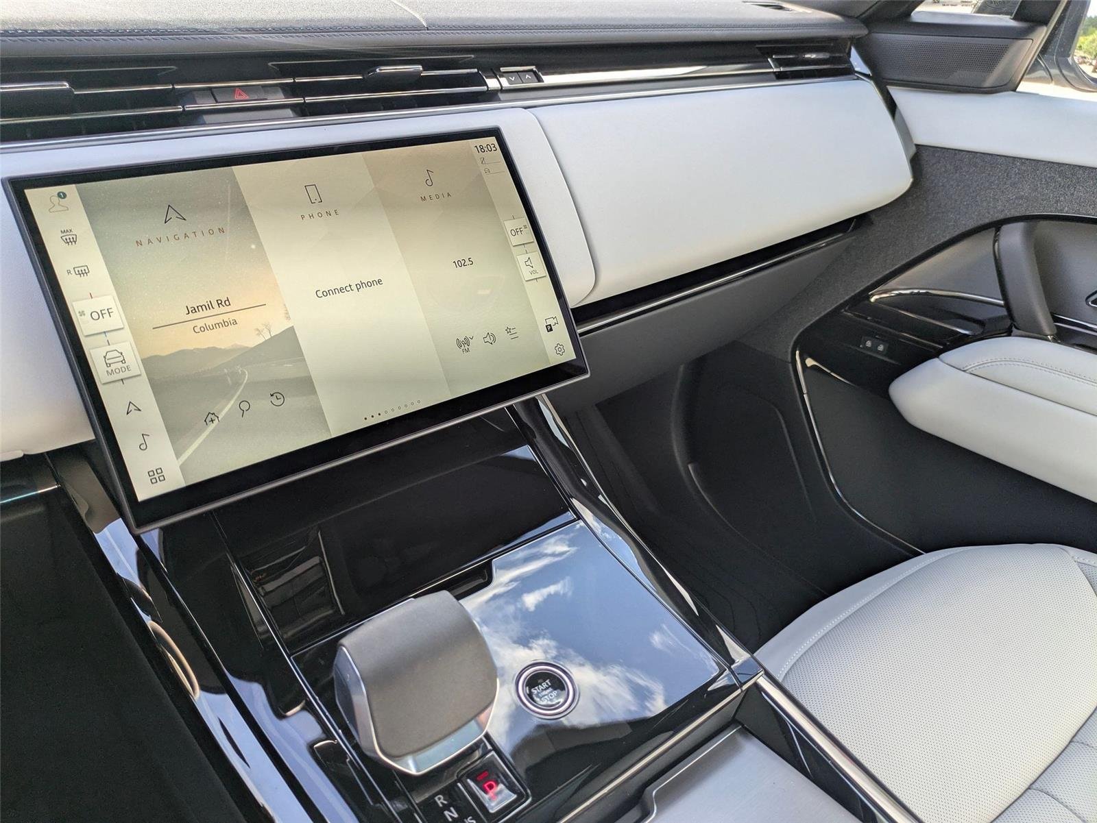 New 2026 Fuji White Land Rover SE image 20