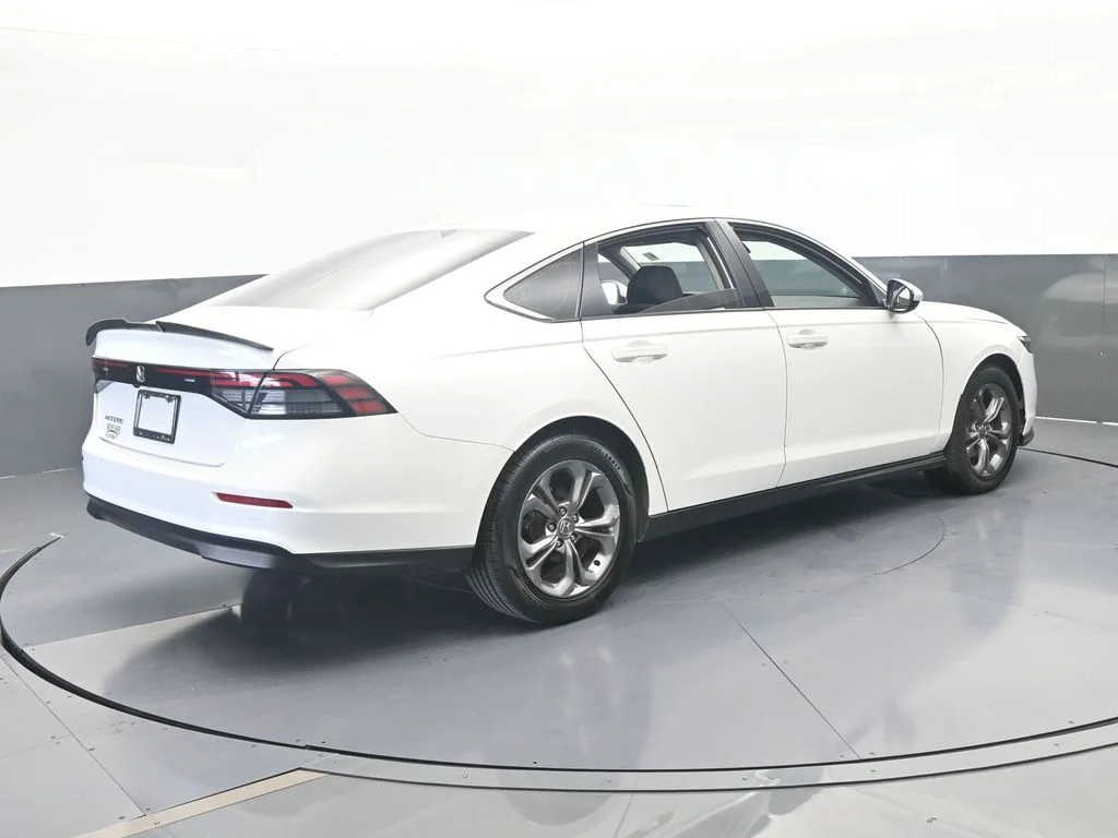 Used 2024 White Honda EX image 5