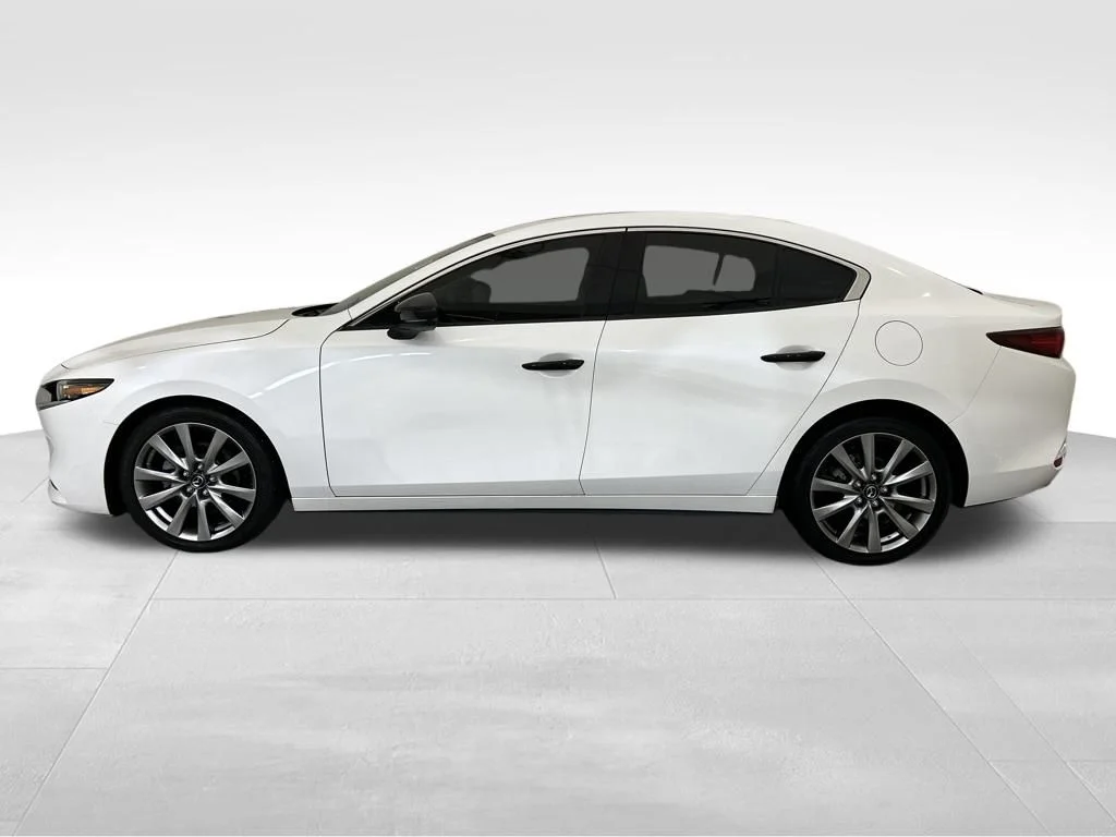 Used 2022 White Mazda Premium image 2