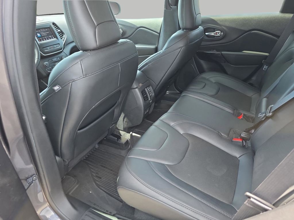 Used 2021 Gray Jeep Latitude Plus image 26