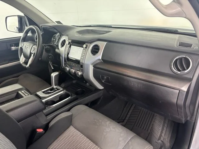 Used 2015 Silver Toyota SR5 image 37
