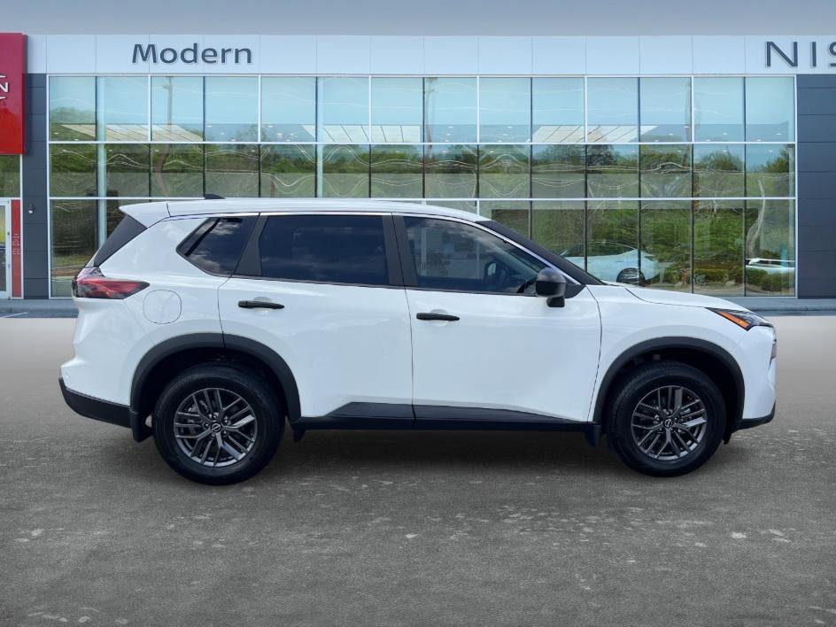 Used 2024 Glacier White Nissan S image 4