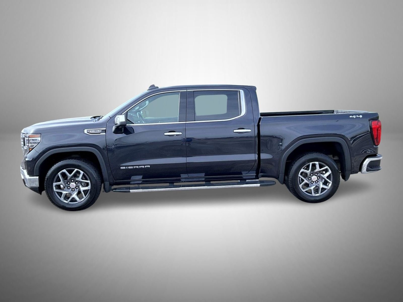 Used 2022 Silver GMC SLT image 8