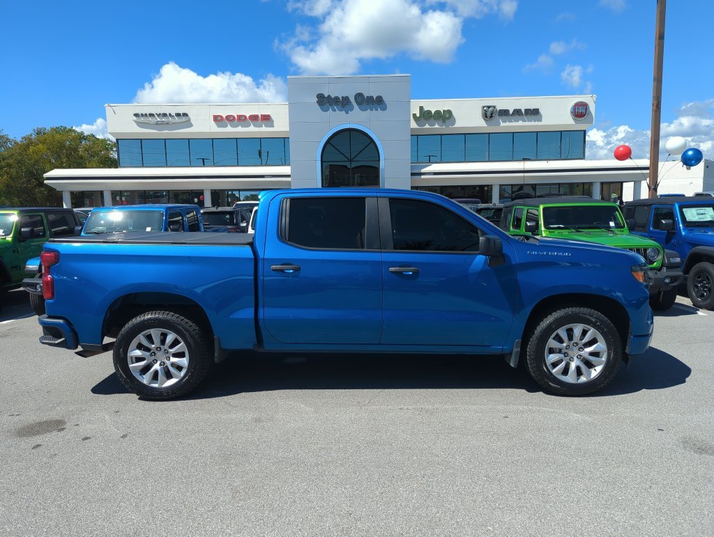 Used 2022 Blue Chevrolet Custom image 7