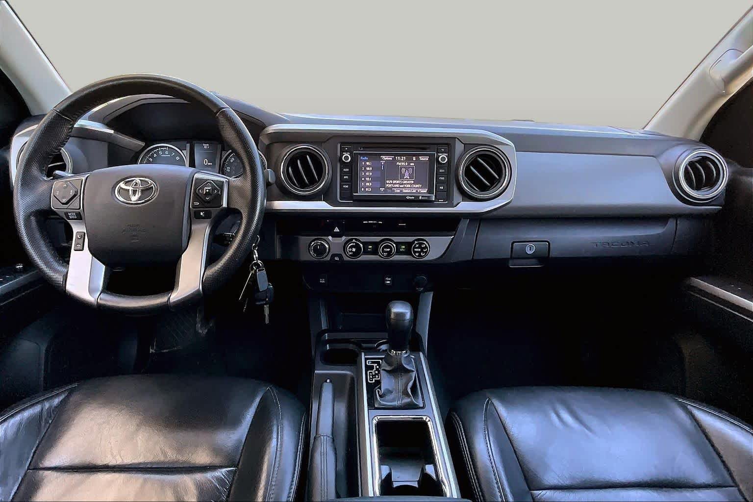 Used 2016 Super White Toyota SR5 image 15