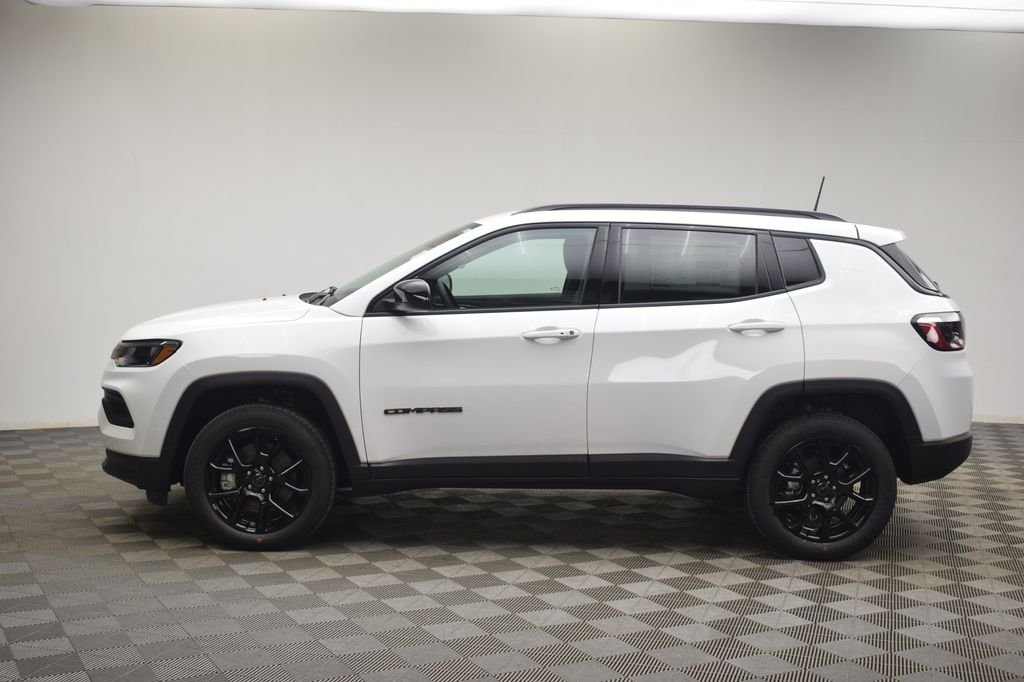New 2026 Bright White Clear-Coat Exterior Paint Jeep Latitude image 13