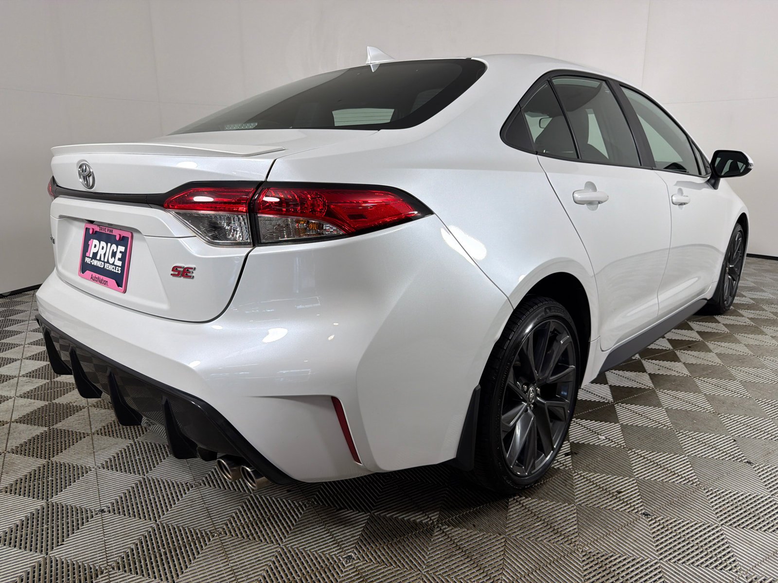 Certified Used 2025 Wind Chill Pearl Toyota SE image 3