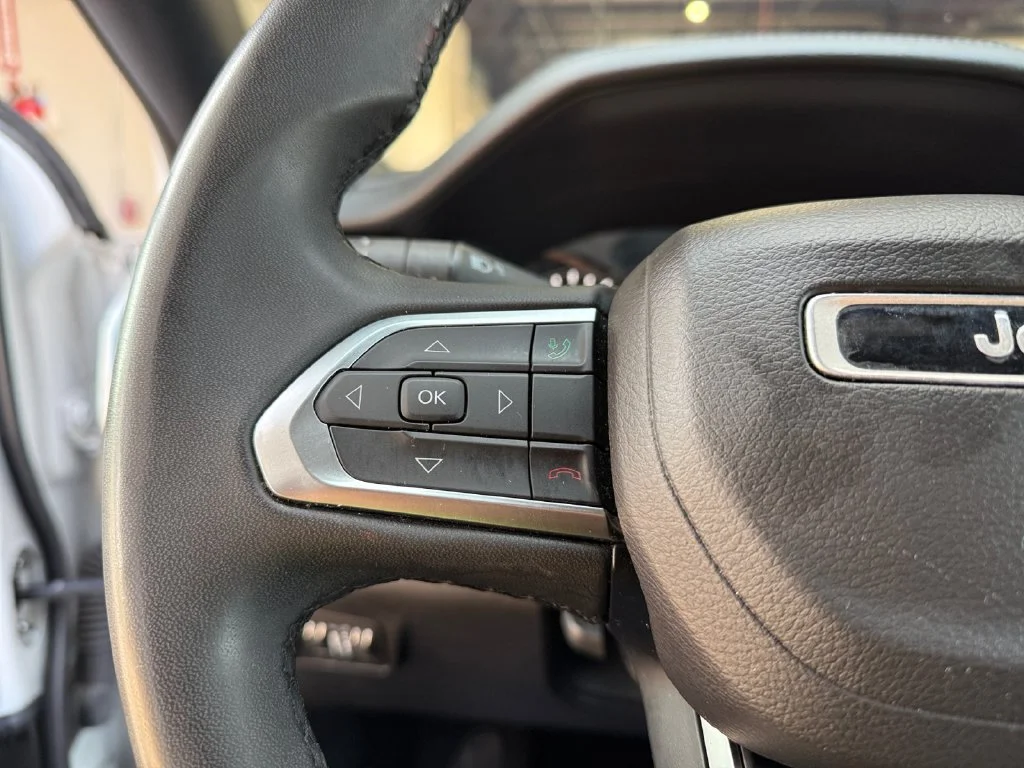Used 2024 White Jeep Latitude image 24