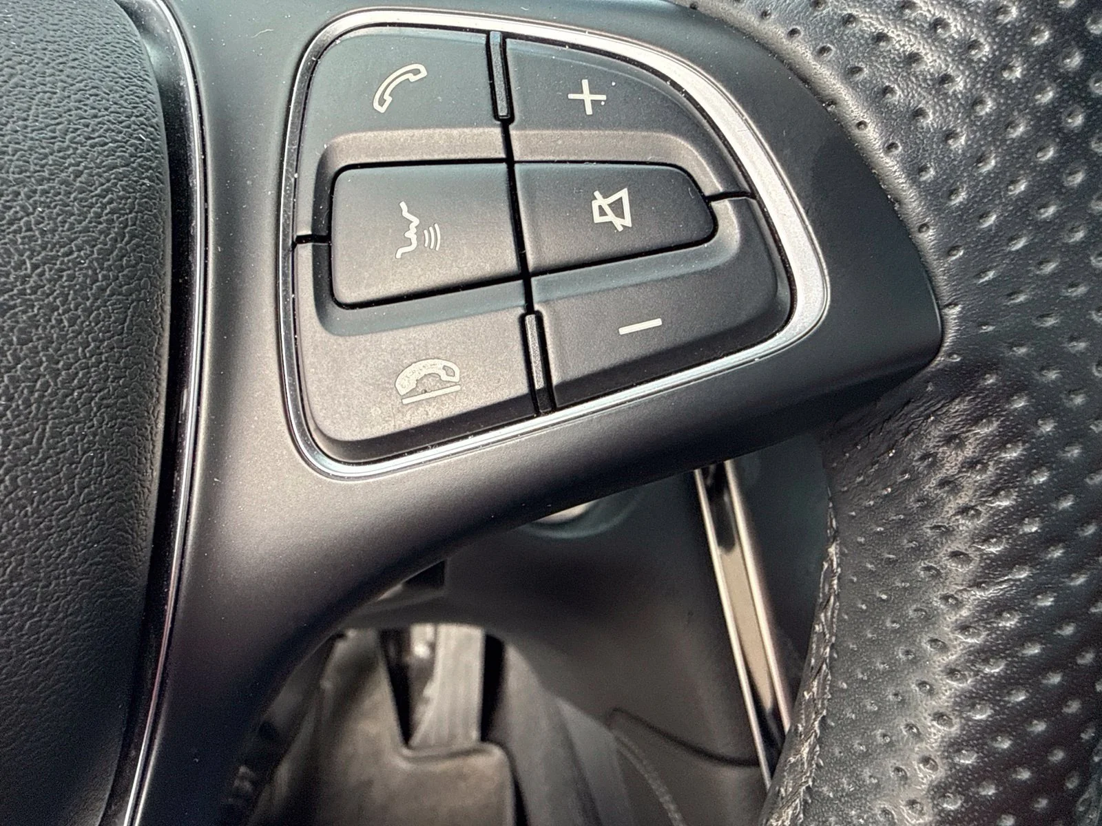Used 2019 Gray Mercedes-Benz GLC 300 image 17