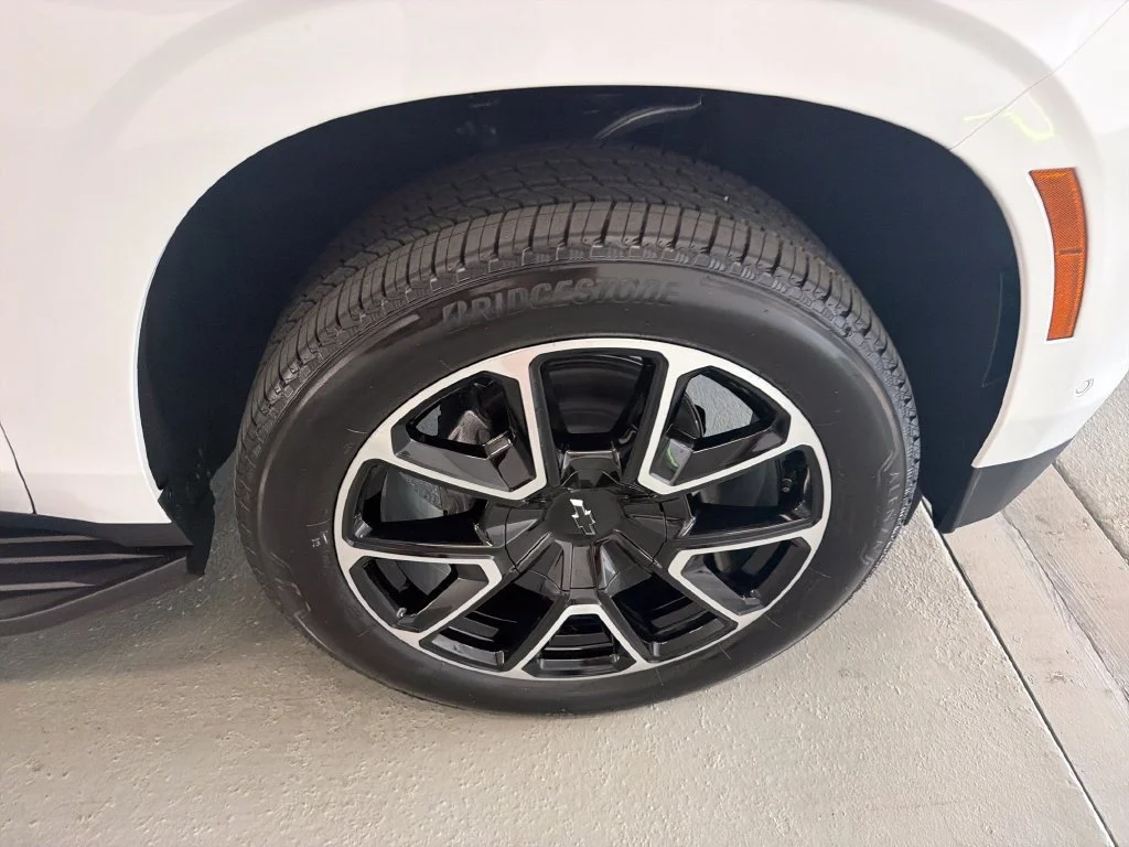 New 2026 Summit White Chevrolet RST image 4