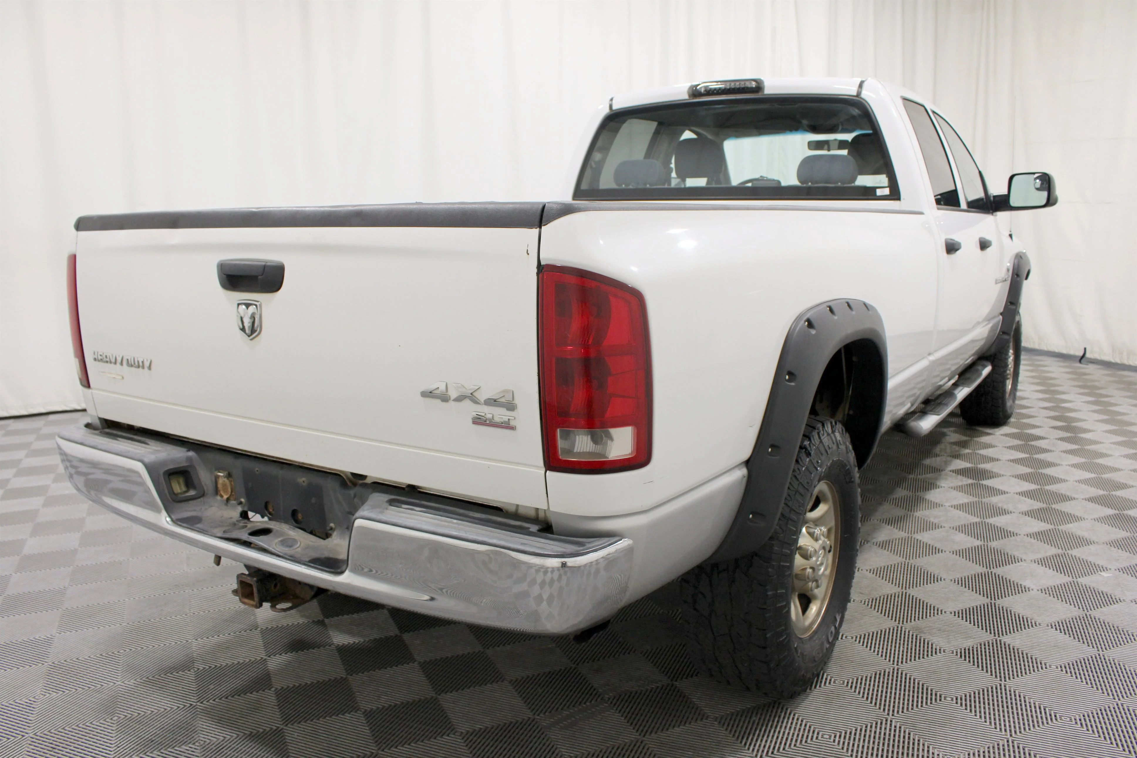 Used 2005 Bright White Dodge SLT image 24