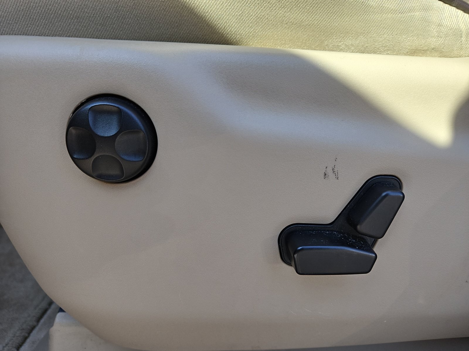 Used 2018 Red Jeep Overland image 20