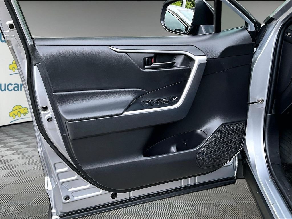 Used 2022 Silver Toyota LE image 9