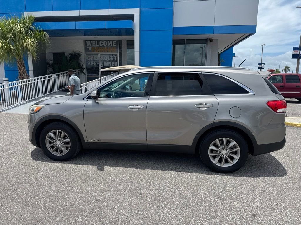 Used 2017 Silver Kia LX image 7