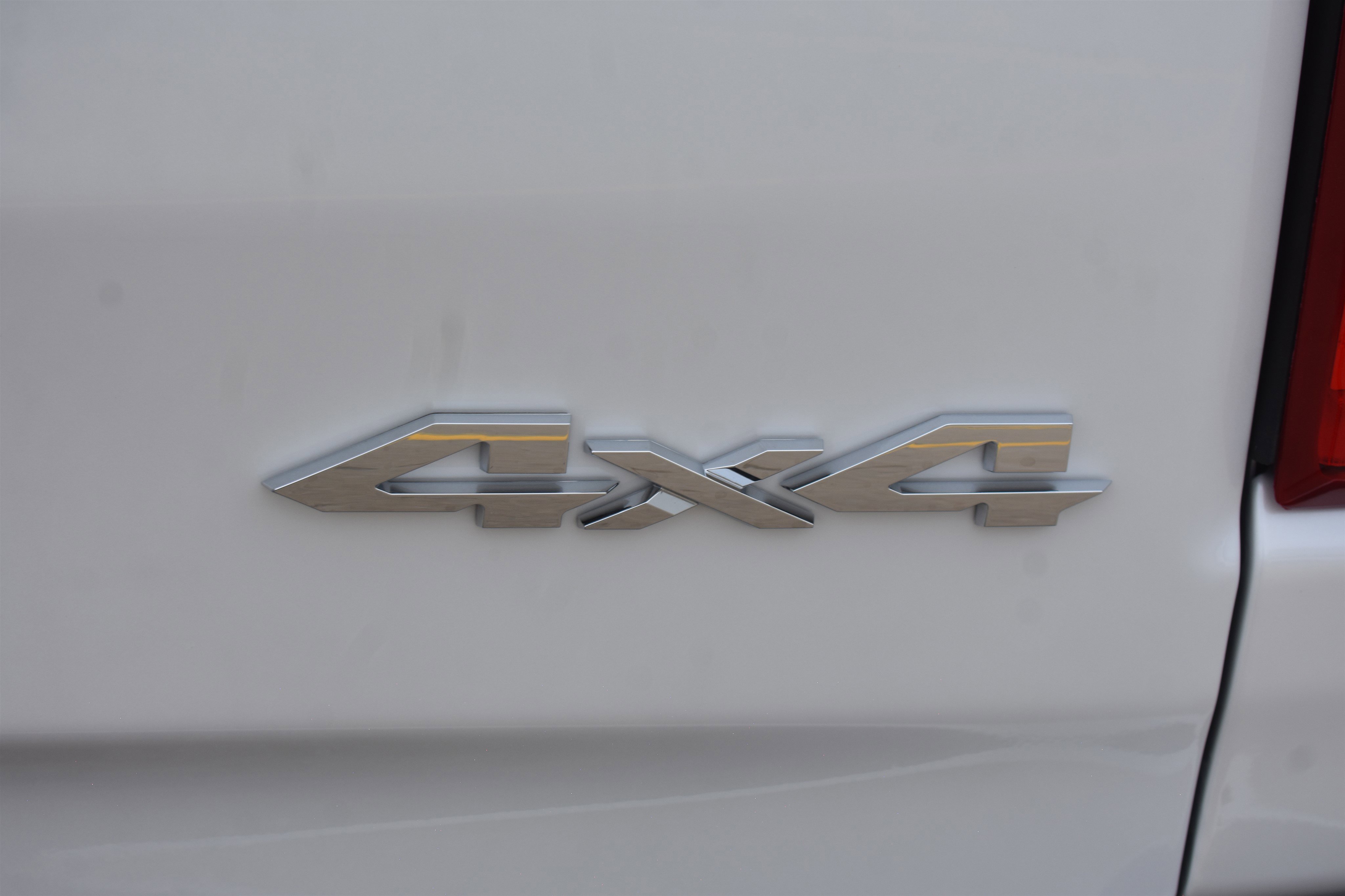 New 2026 Ivory White Tri-Coat Pearl-Coat Exterior Paint RAM Tungsten image 8