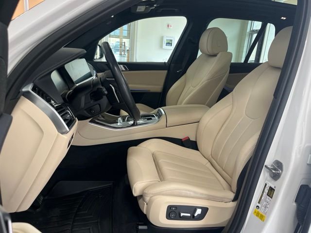 Used 2022 Mineral White Metallic BMW sDrive40i image 8