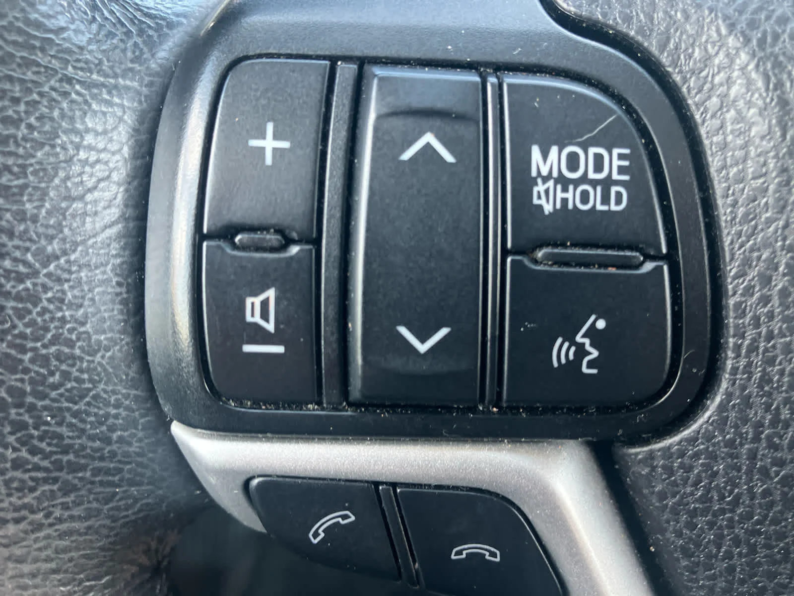 Used 2020 Midnight Black Metallic Toyota XLE image 17