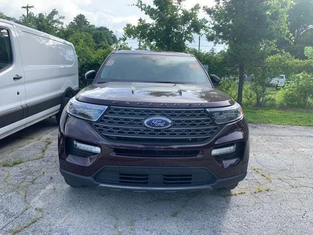 Used 2023 Rapid Red Metallic Tinted Clearcoat Ford XLT image 3