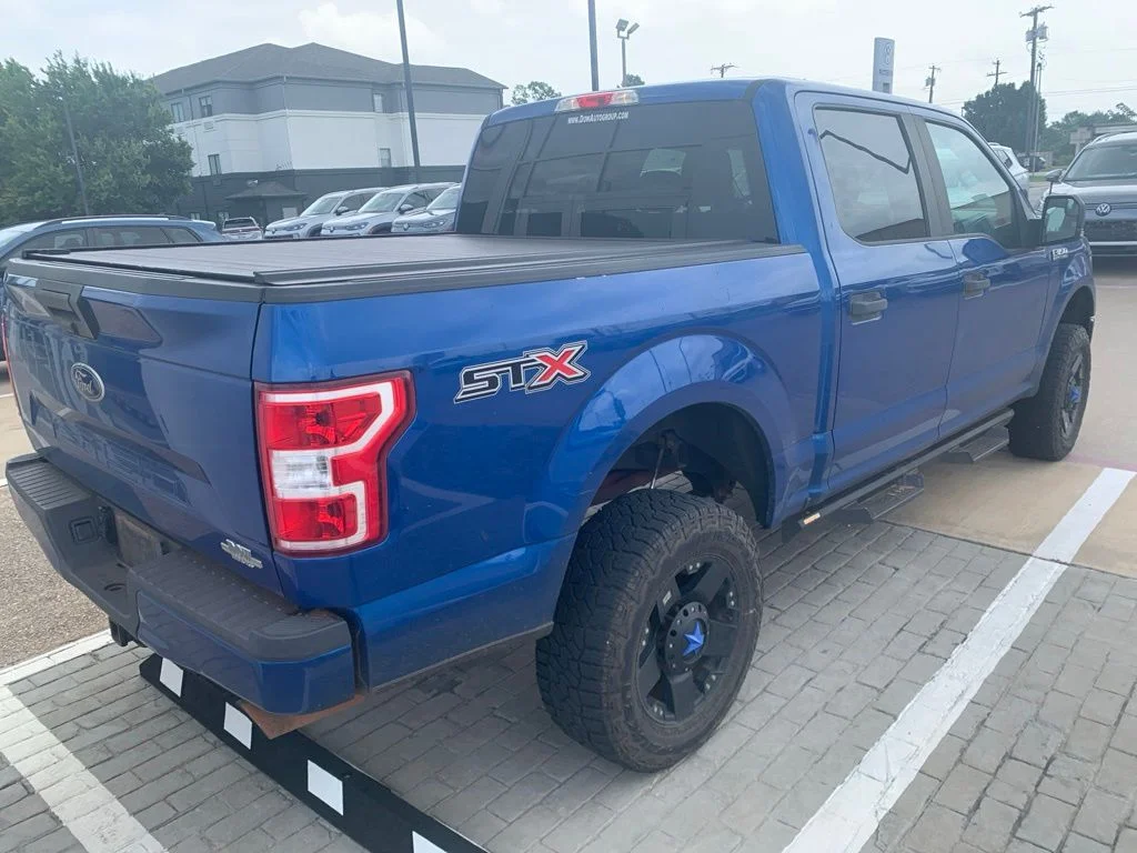 Used 2018 Blue Ford XL image 3