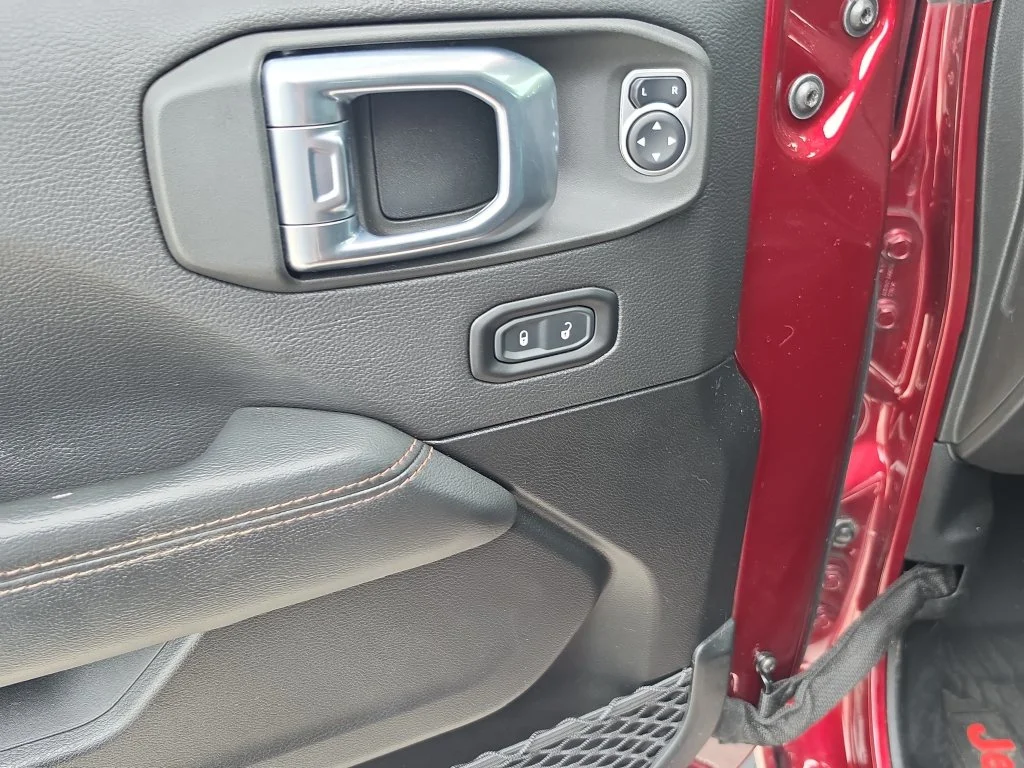Used 2021 Snazzberry Pearlcoat Jeep Unlimited Rubicon 392 image 19