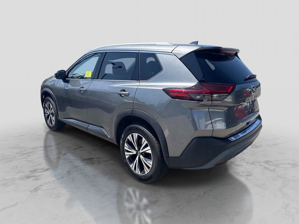 Used 2021 Gray Nissan SV image 3