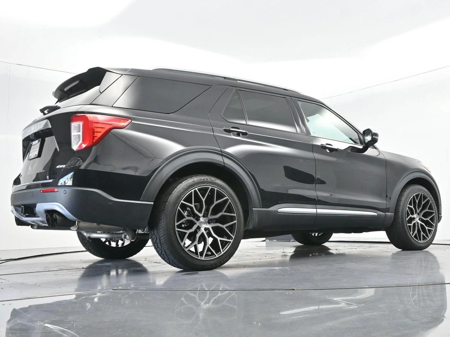 Used 2022 Agate Black Ford Platinum image 50