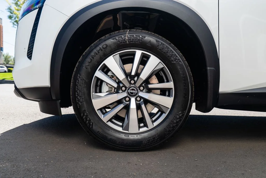 New 2026 Everest White Pearl TriCoat Nissan SL image 7