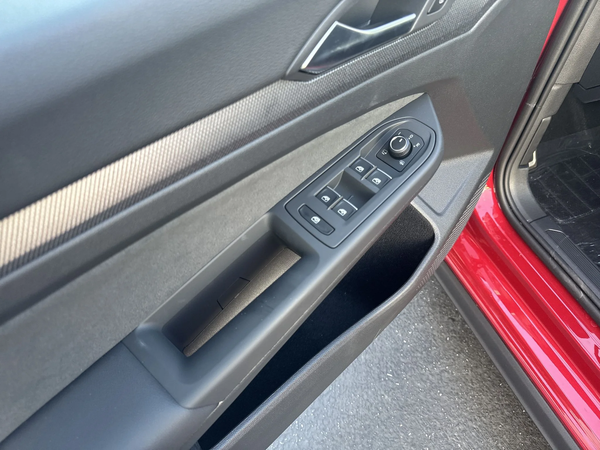 New 2026 Kings Red Metallic Volkswagen SE image 12