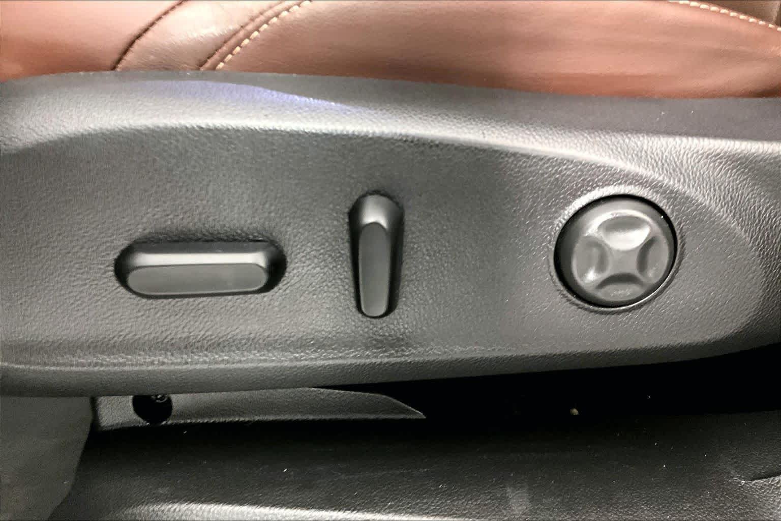 Used 2017 EBONY TWILIGHT METALLIC Buick Essence image 30