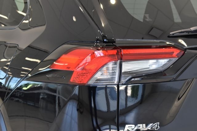 2025 Toyota RAV4 XLE - Photo 7