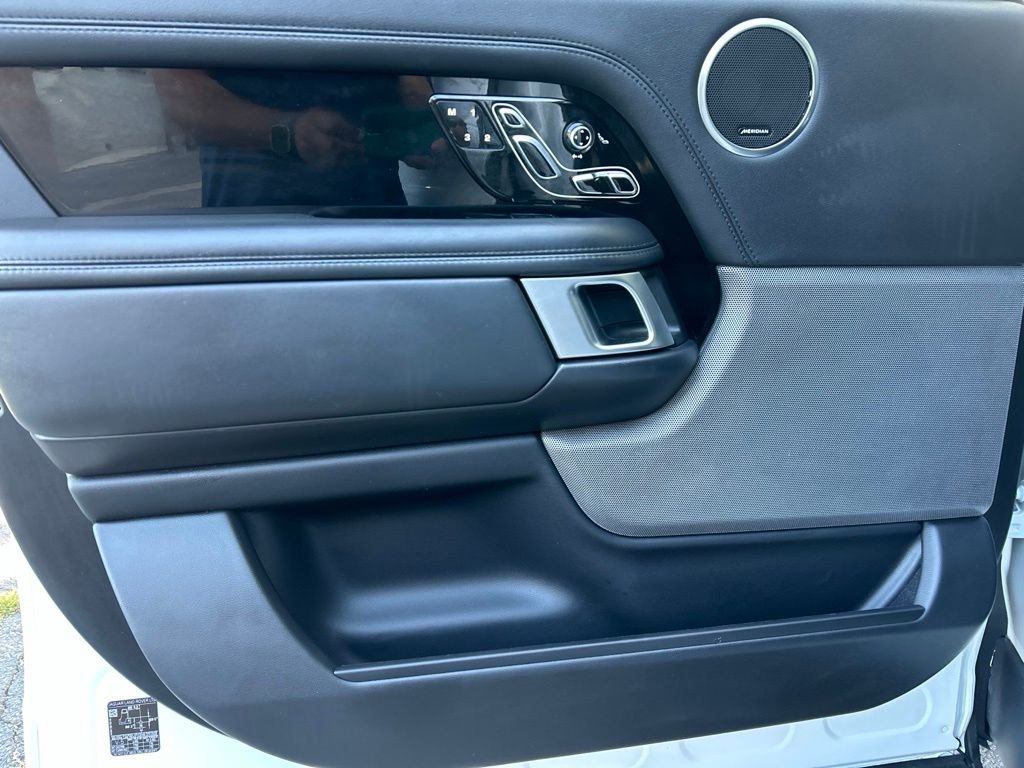 Used 2019 White Land Rover 5.0L V8 Supercharged image 11