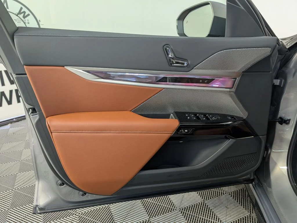 2026 BMW 7 Series 740i - Photo 16