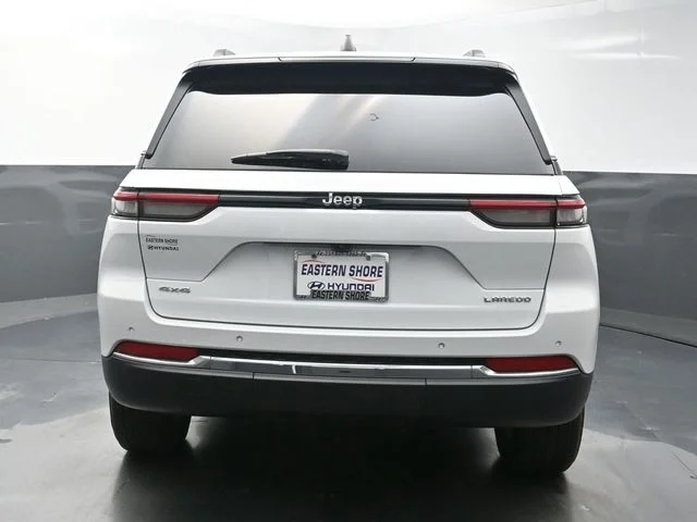 Used 2024 White Jeep Laredo X image 6