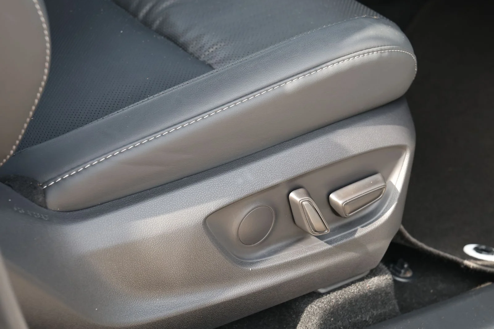 Used 2024  Toyota Limited image 32