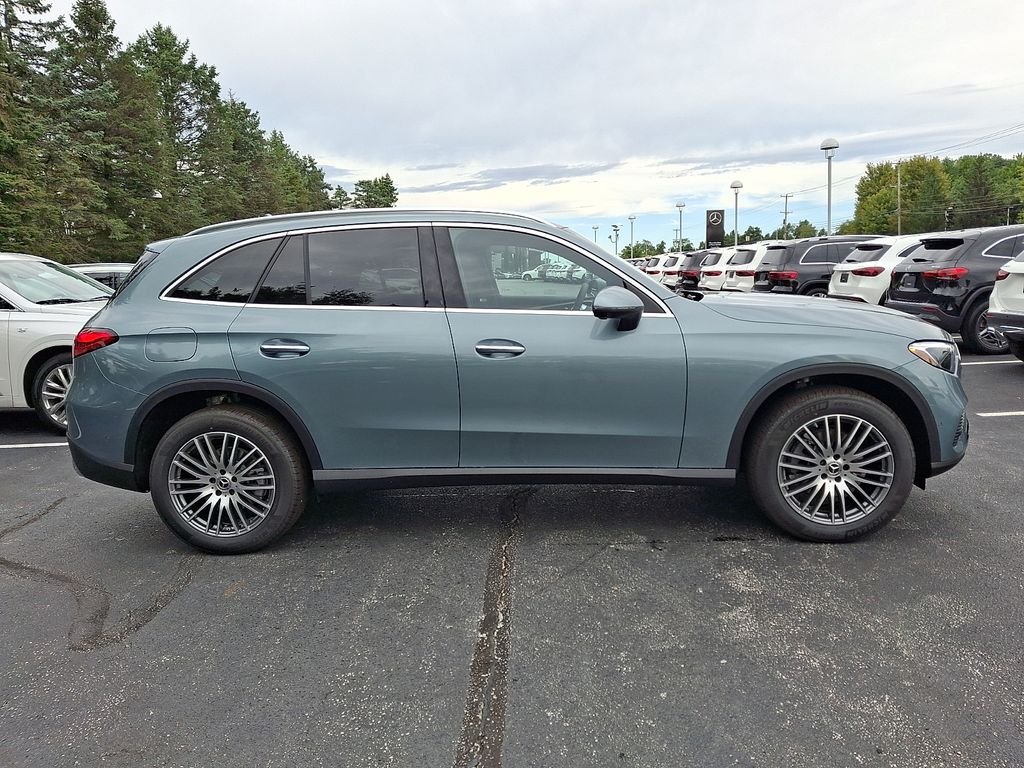 New 2027 Verde Silver Metallic Mercedes-Benz GLC 300 image 7