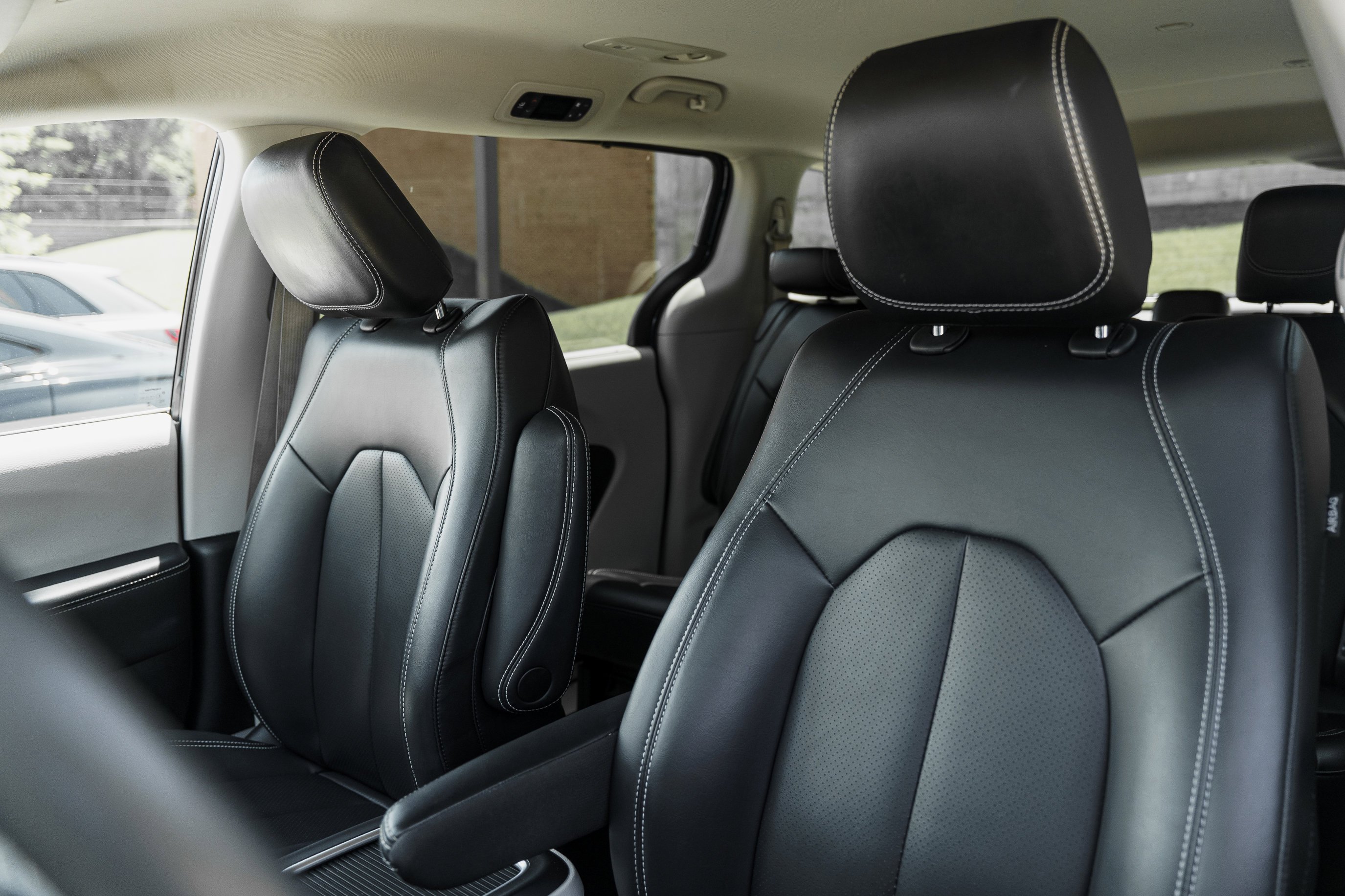 Used 2023 Fathom Blue Pearlcoat Chrysler Touring L image 20