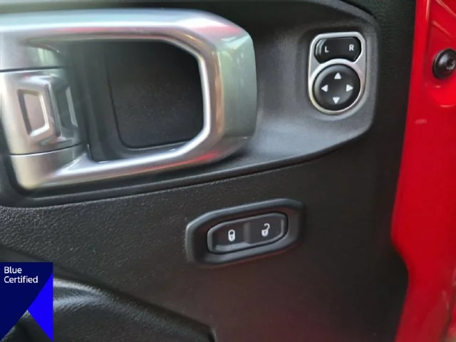 Used 2023 Red Jeep Sport S image 13