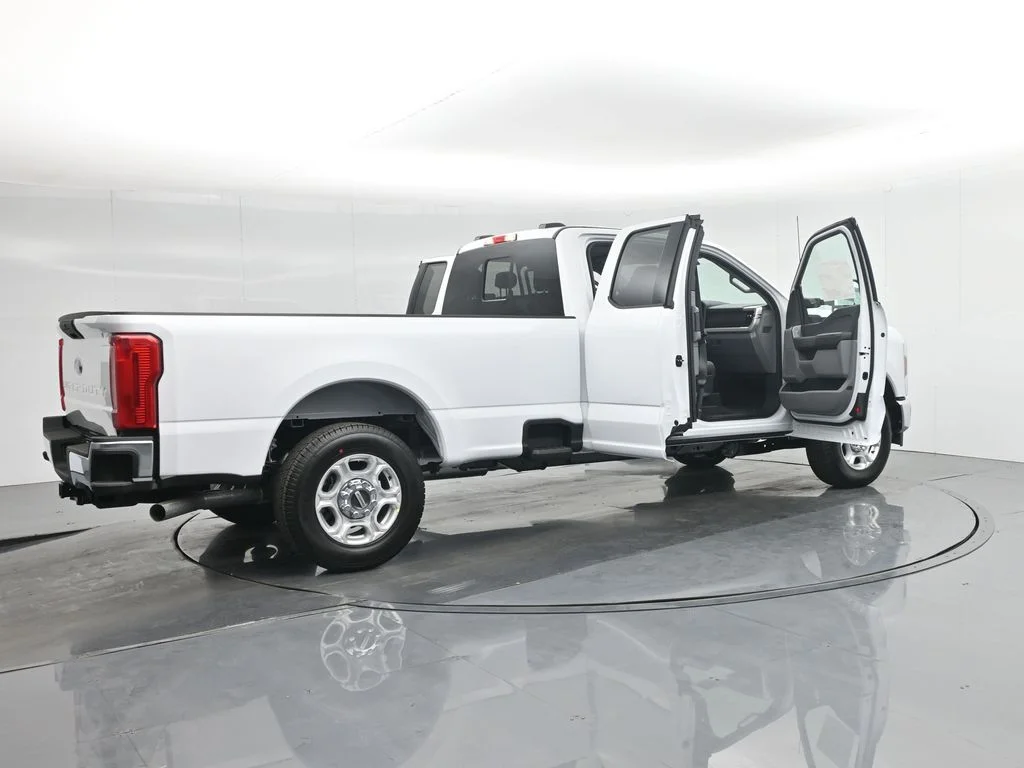 New 2026 Oxford White Ford XLT image 29