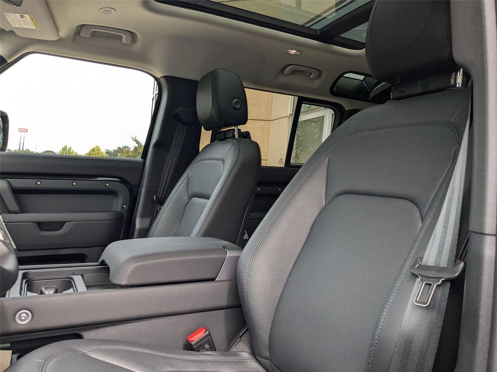 Used 2024 Santorini Black Metallic Land Rover SE image 14
