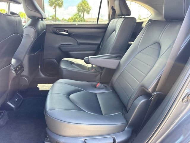 2025 Toyota Highlander XLE - Photo 23