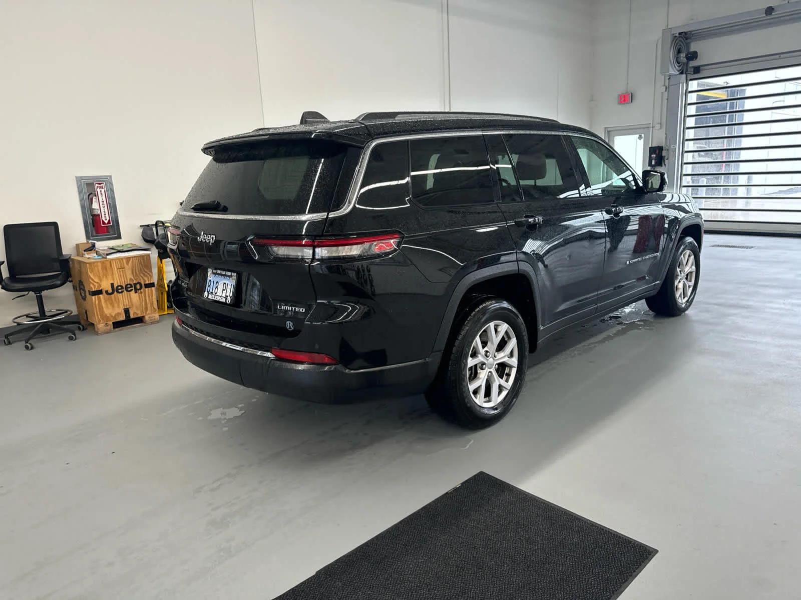 Used 2021 Diamond Black Crystal Pearlcoat Jeep Limited image 5
