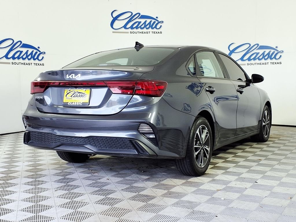 Used 2024 Gray Kia LXS image 6