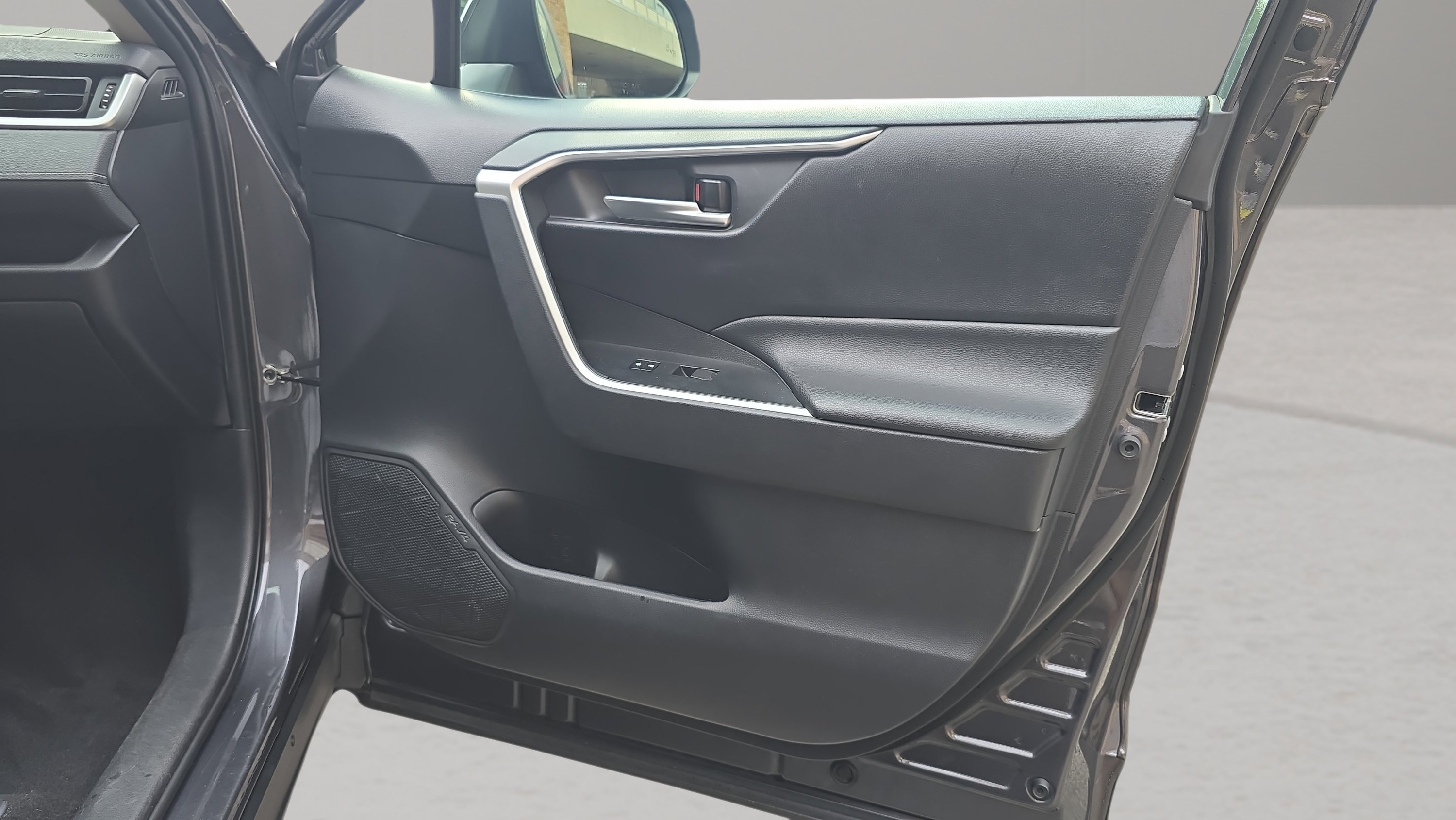 Used 2019 Gray Toyota XLE AWD image 24