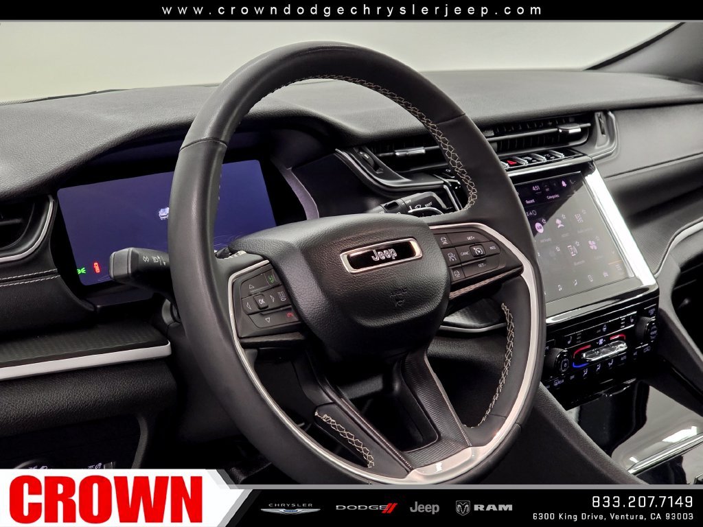 Used 2023 White Jeep Altitude image 24