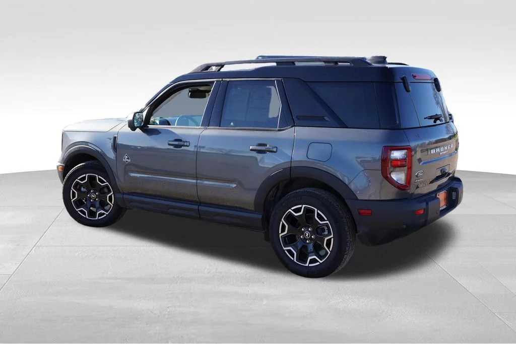 Used 2025 Gray Ford Outer Banks image 8