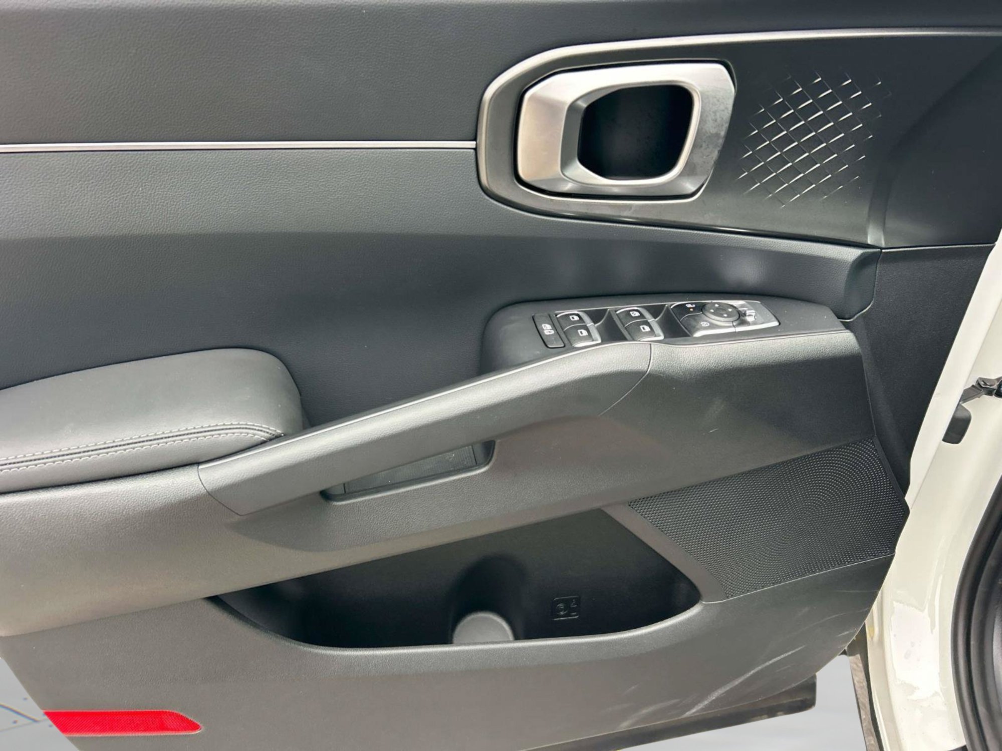 New 2026 Snow White Pearl Kia EX image 17