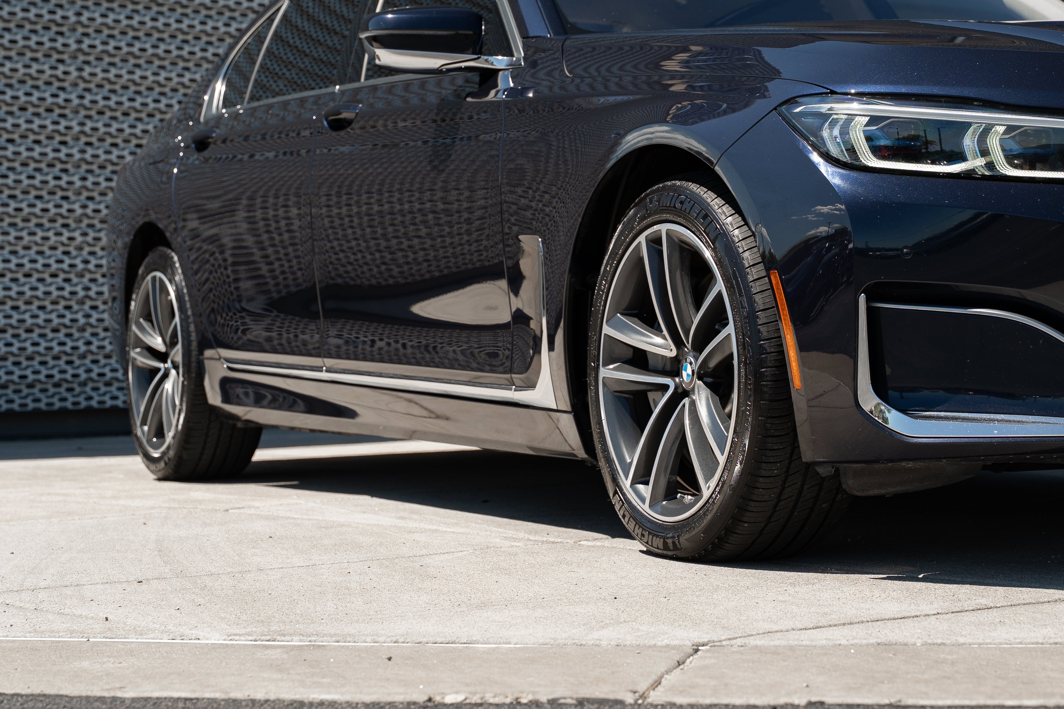 Used 2020 Imperial Blue Metallic BMW 750i xDrive image 37