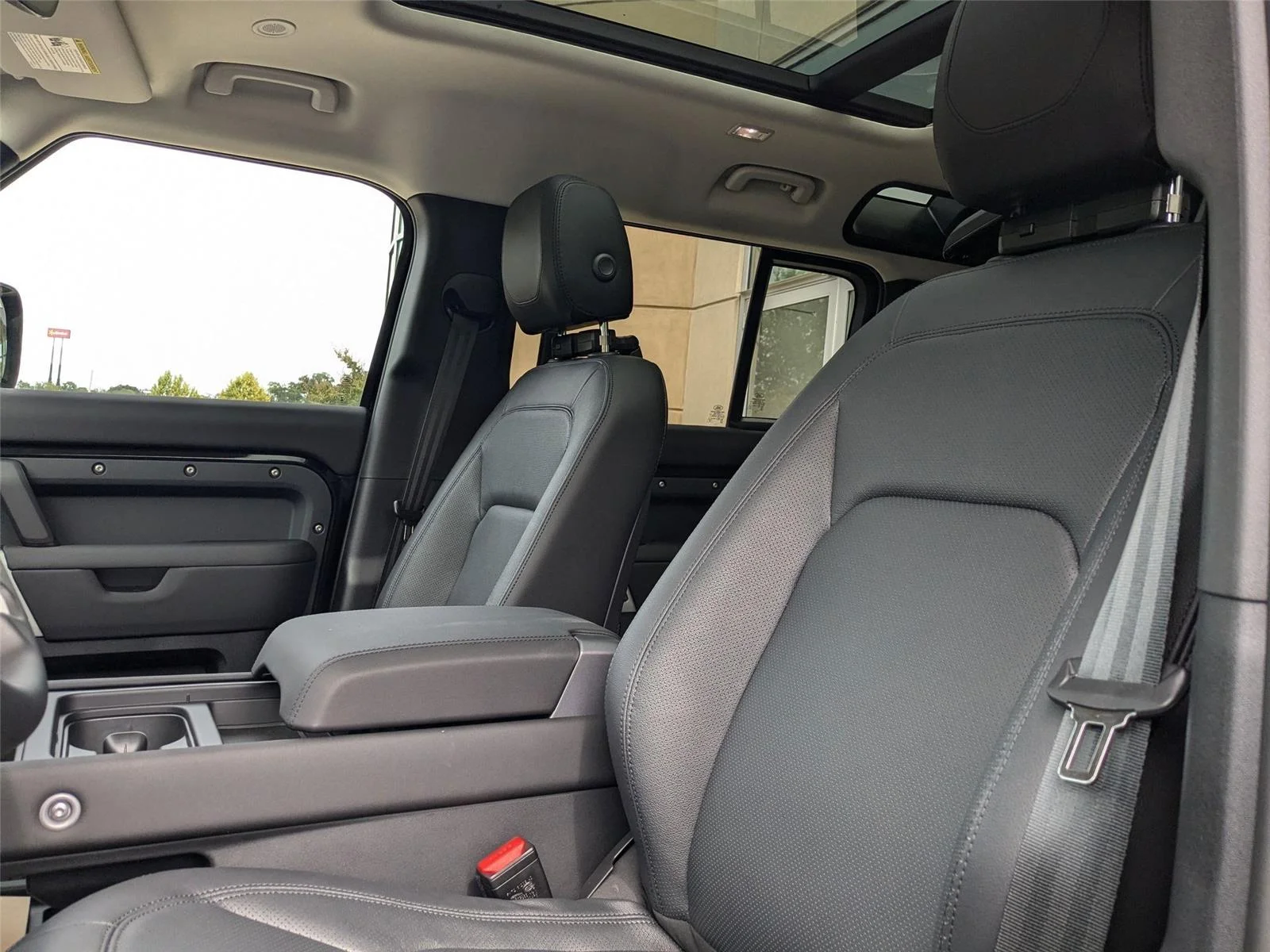 Used 2024 Santorini Black Metallic Land Rover SE image 14